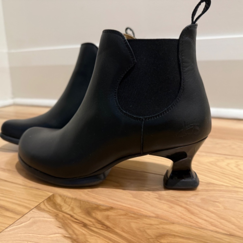 Black Fluevog Chelsea Size 8